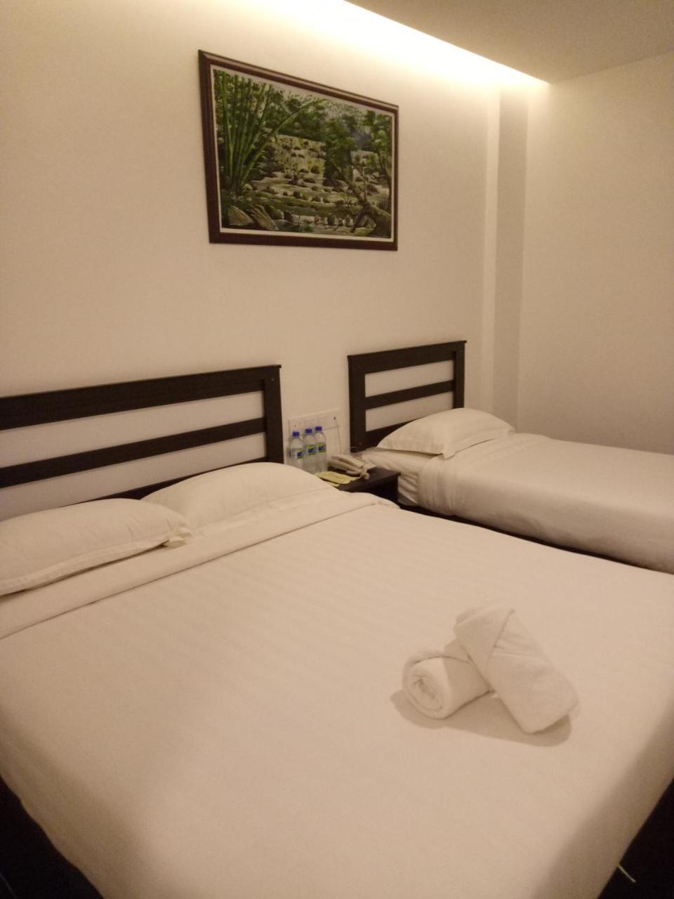 Hotel Sri Bernam Sabak Bernam Esterno foto
