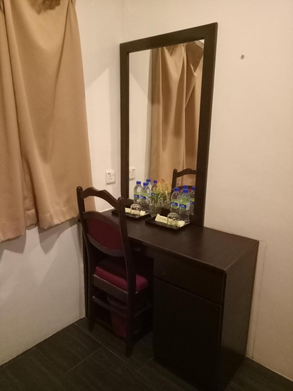 Hotel Sri Bernam Sabak Bernam Esterno foto